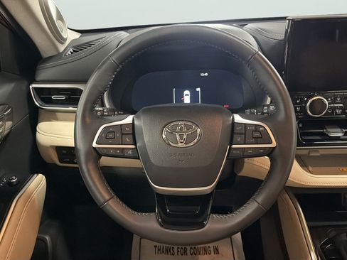 Used 2024 Toyota Highlander Limited AWD/4WD image 22