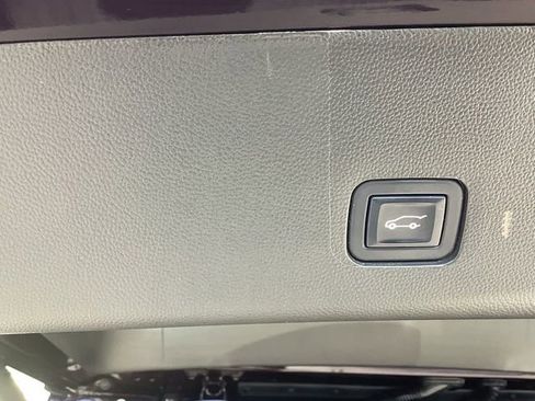 Used 2021 Chevrolet Traverse Premier AWD/4WD image 26