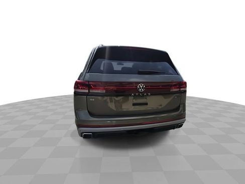 Used 2024 Volkswagen Atlas Peak Edition SE image 7