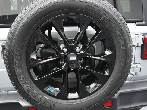 Used 2023 Jeep Wrangler Unlimited Sahara image 30