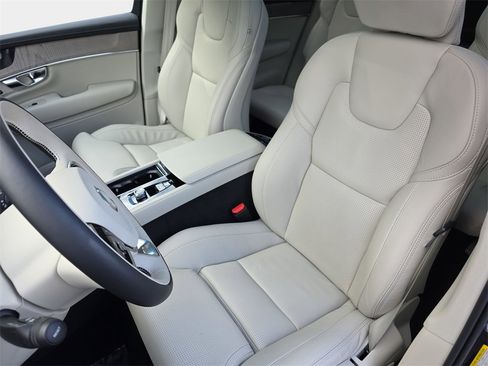 Used 2025 Volvo XC90 B6 Ultra w/ Protection Package Premier image 19