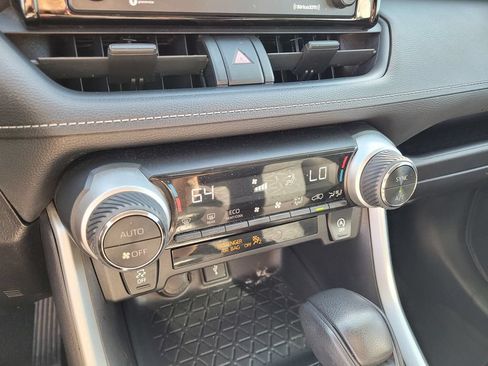 Used 2021 Toyota RAV4 XLE FWD image 15