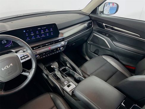 Certified 2025 Kia Telluride LX image 23