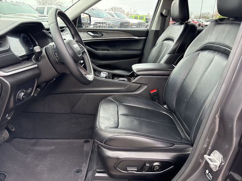 Used 2022 Jeep Grand Cherokee L Limited image 11