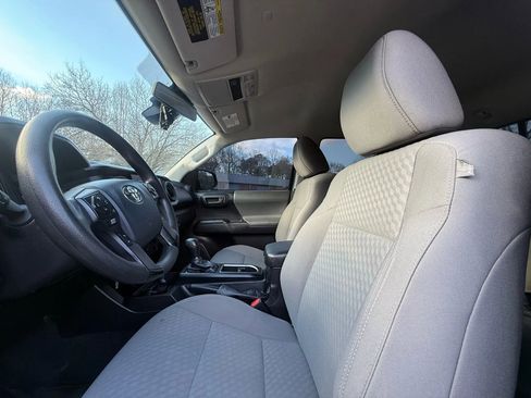 Used 2020 Toyota Tacoma SR image 15