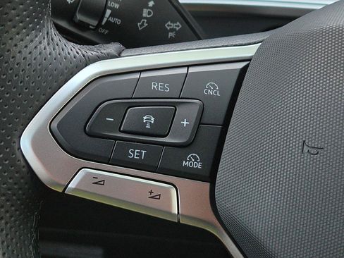 Certified 2025 Volkswagen Tiguan SE R-Line AWD/4WD image 23
