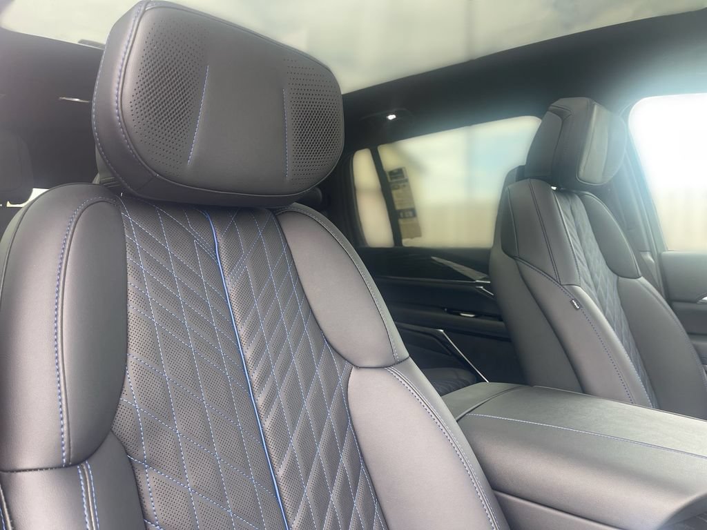 New 2026 Cadillac Escalade IQ Luxury 1 w/ LPO, Floor Liner Package AWD/4WD image 39