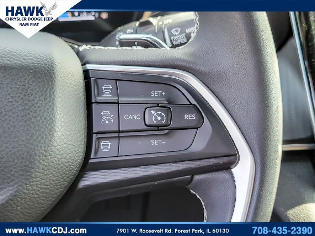 Certified 2025 Jeep Grand Cherokee Laredo AWD/4WD image 15