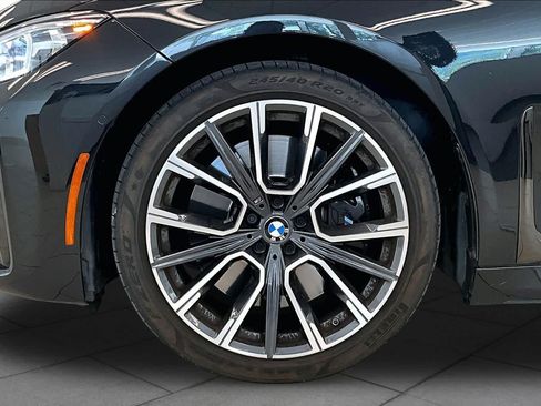 Used 2022 BMW 750i xDrive w/ Executive Package AWD/4WD image 10