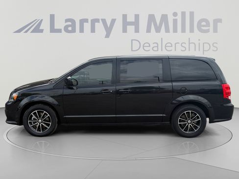 Used 2018 Dodge Grand Caravan GT FWD image 2