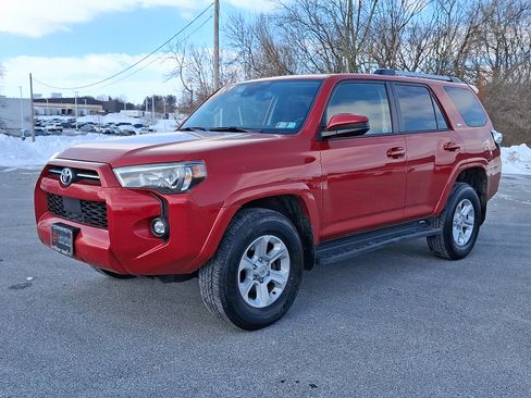 Used 2024 Toyota 4Runner SR5 image 3