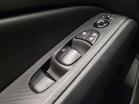 Used 2025 Nissan Altima 2.5 SV FWD image 27