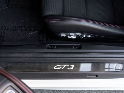 Certified 2018 Porsche 911 GT3 RWD image 27