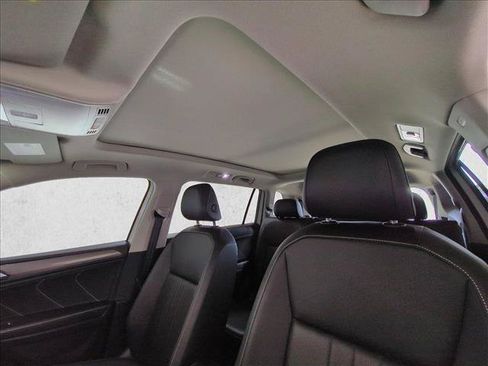 Used 2023 Volkswagen Tiguan SE w/ Panoramic Sunroof Package FWD image 15