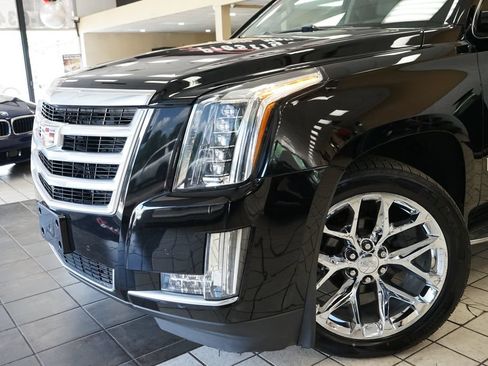 Used 2016 Cadillac Escalade Luxury AWD/4WD image 25