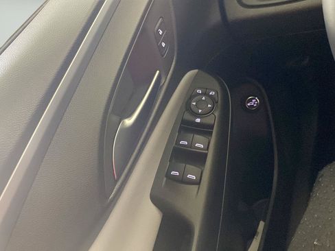 Used 2024 Buick Envista Preferred w/ Convenience I Package FWD image 23
