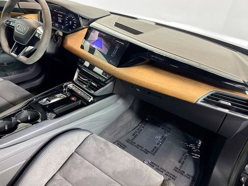 Used 2023 Audi e-tron GT Premium Plus image 27