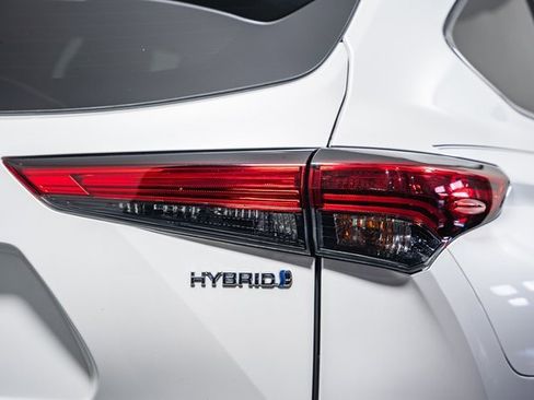 Certified 2022 Toyota Highlander Bronze Edition image 6