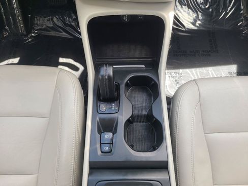 Used 2021 Volvo XC40 T4 Momentum w/ Premium Package FWD image 16