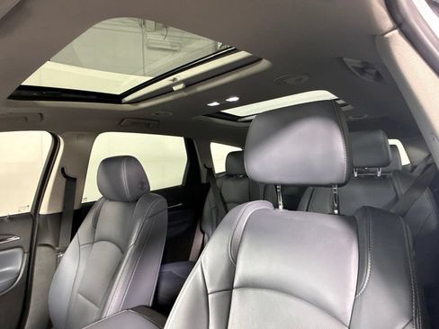 Used 2021 Buick Enclave Essence w/ Sound and Sites Package AWD/4WD image 15
