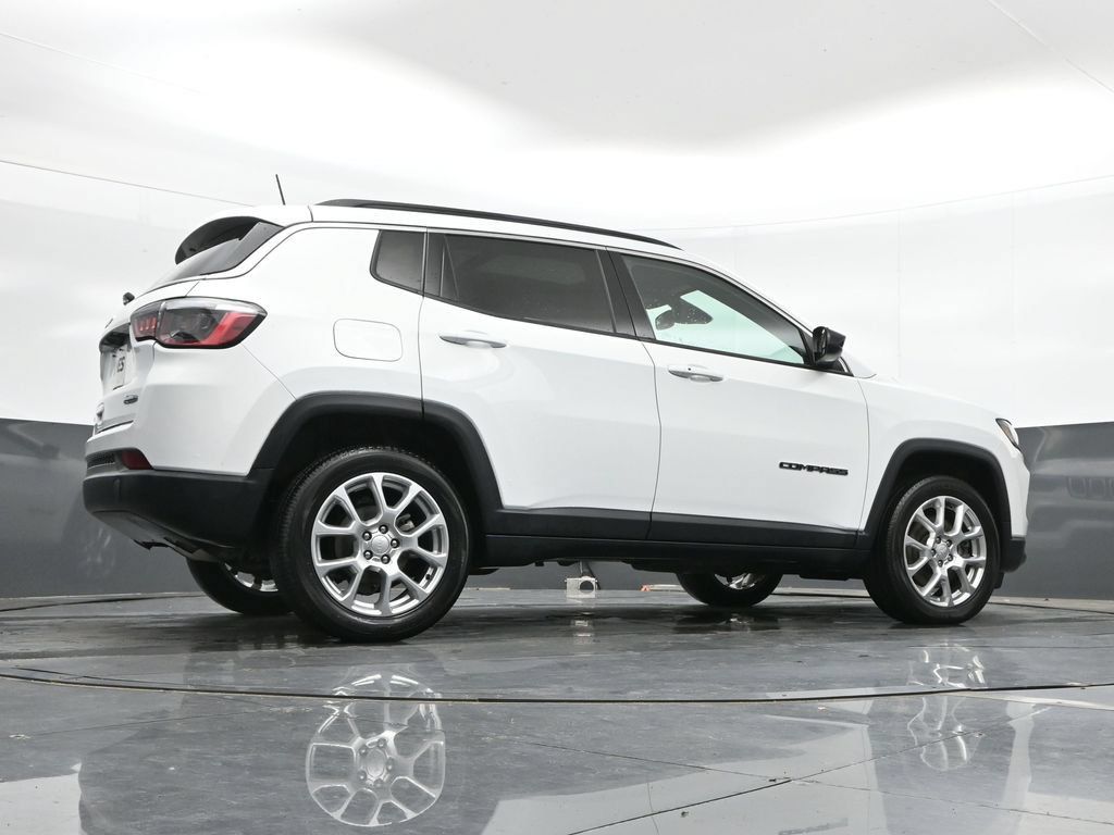 Used 2023 Jeep Compass Latitude w/ Sun and Sound Group AWD/4WD image 42