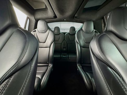 Used 2018 Tesla Model X 75D image 17