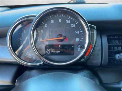 Used 2018 MINI Cooper 2-Door Hardtop image 11