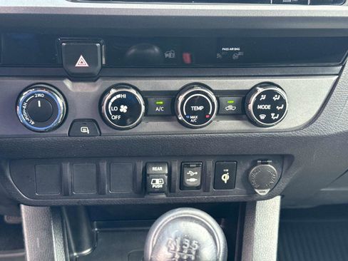 Used 2018 Toyota Tacoma TRD Sport AWD/4WD image 21