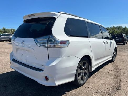 Used 2017 Toyota Sienna SE Premium FWD image 5