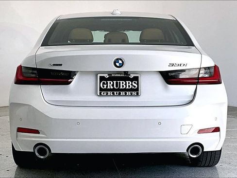 Used 2025 BMW 330i xDrive Sedan w/ Convenience Package AWD/4WD image 4