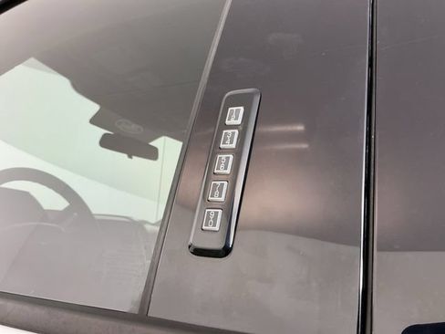 Used 2018 Ford F150 XLT AWD/4WD image 10