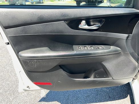 Used 2019 Kia Forte S w/ S Premium Package FWD image 11