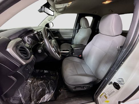Used 2022 Toyota Tacoma SR5 w/ Technology Package RWD image 21