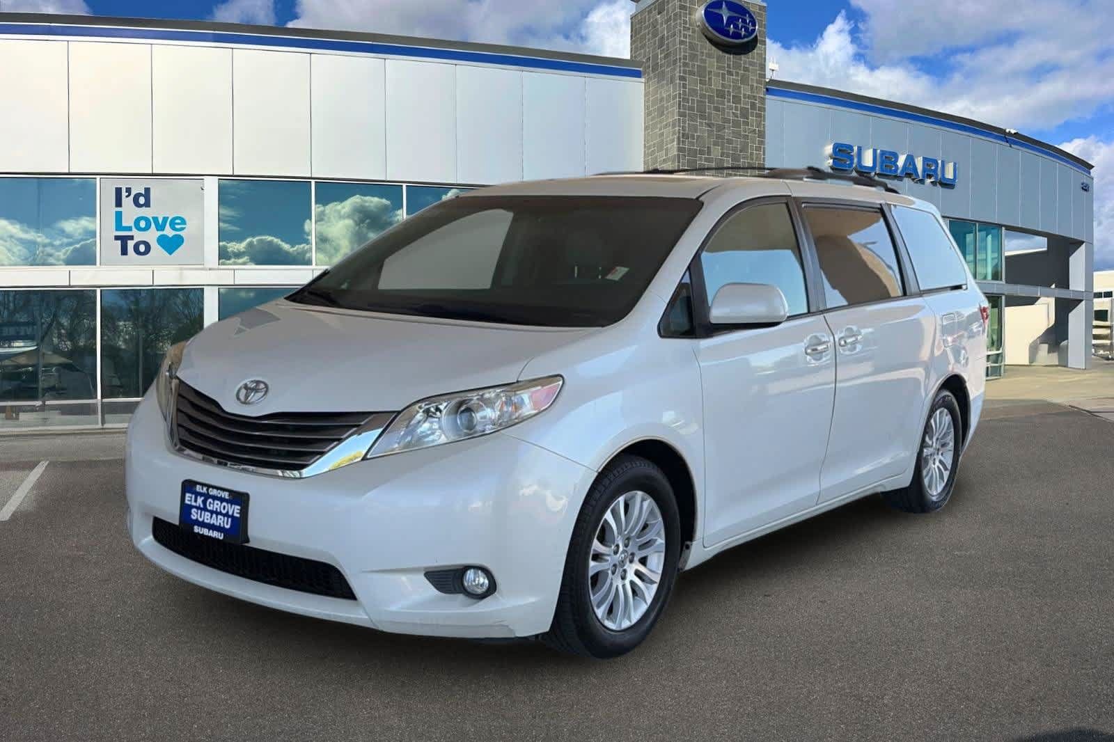 Used 2016 Toyota Sienna XLE w/ XLE Navigation Package FWD image 1