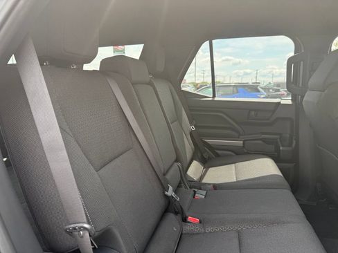 Used 2025 Toyota 4Runner SR5 AWD/4WD image 18