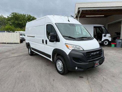 Used 2025 RAM ProMaster 2500 w/ Convenience Group FWD image 3