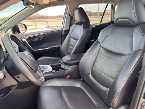 Used 2019 Toyota RAV4 Limited w/ Advanced Technology Package image 24