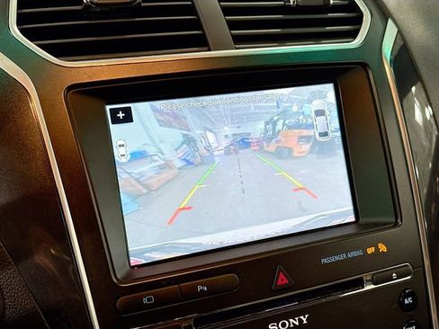 Used 2017 Ford Explorer Limited image 15