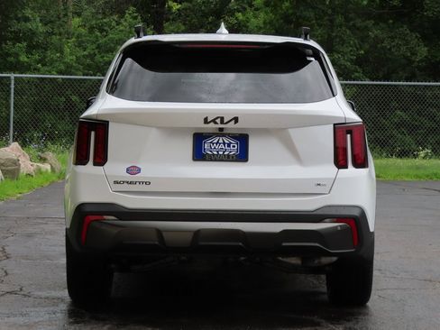 Certified 2025 Kia Sorento X-Line EX image 19