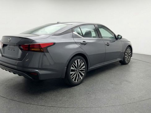 Used 2025 Nissan Altima 2.5 SV image 9