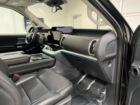 Used 2025 Ford Expedition Platinum AWD/4WD image 56
