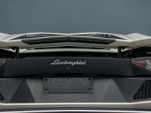 Used 2017 Lamborghini Aventador S image 21