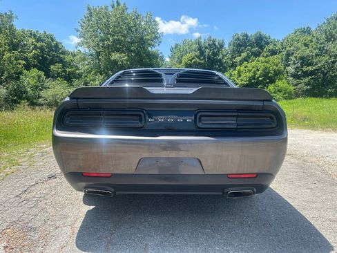 Used 2015 Dodge Challenger SXT RWD image 24