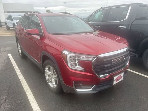 Used 2022 GMC Terrain SLE w/ Driver Convenience Package image 2
