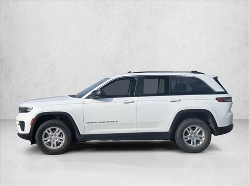 Used 2022 Jeep Grand Cherokee Laredo w/ Luxury Tech Group I image 8