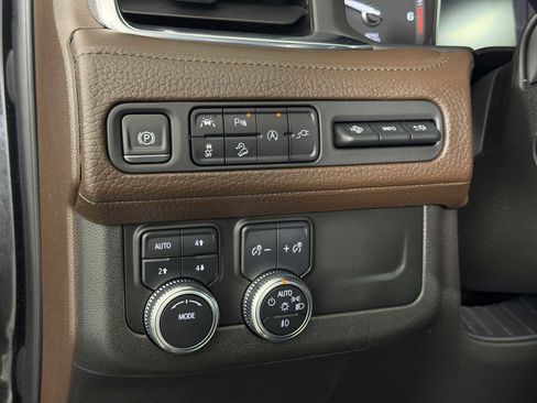 Used 2021 GMC Yukon Denali w/ Denali Premium Package image 26