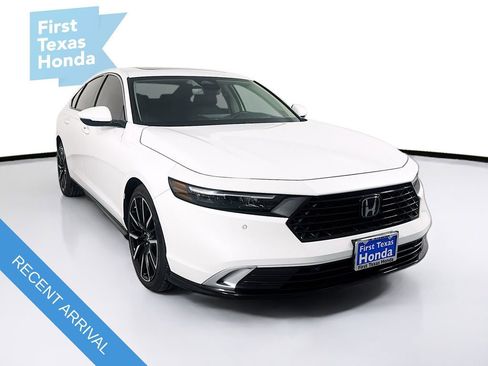 Used 2025 Honda Accord Touring image 1