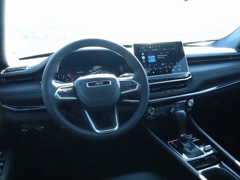 New 2026 Jeep Compass Latitude image 2