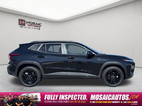 Used 2025 Chevrolet Trax ACTIV w/ Sunroof Package FWD image 2