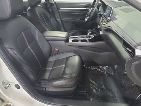Used 2024 Nissan Altima 2.5 SR FWD image 10